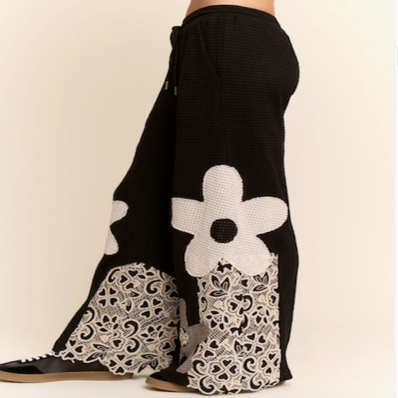 NEW Davi & Dani Waffle Knit Wide Leg Pants with Flower Patch & Lace Size L,M & S - Picture 5 of 8